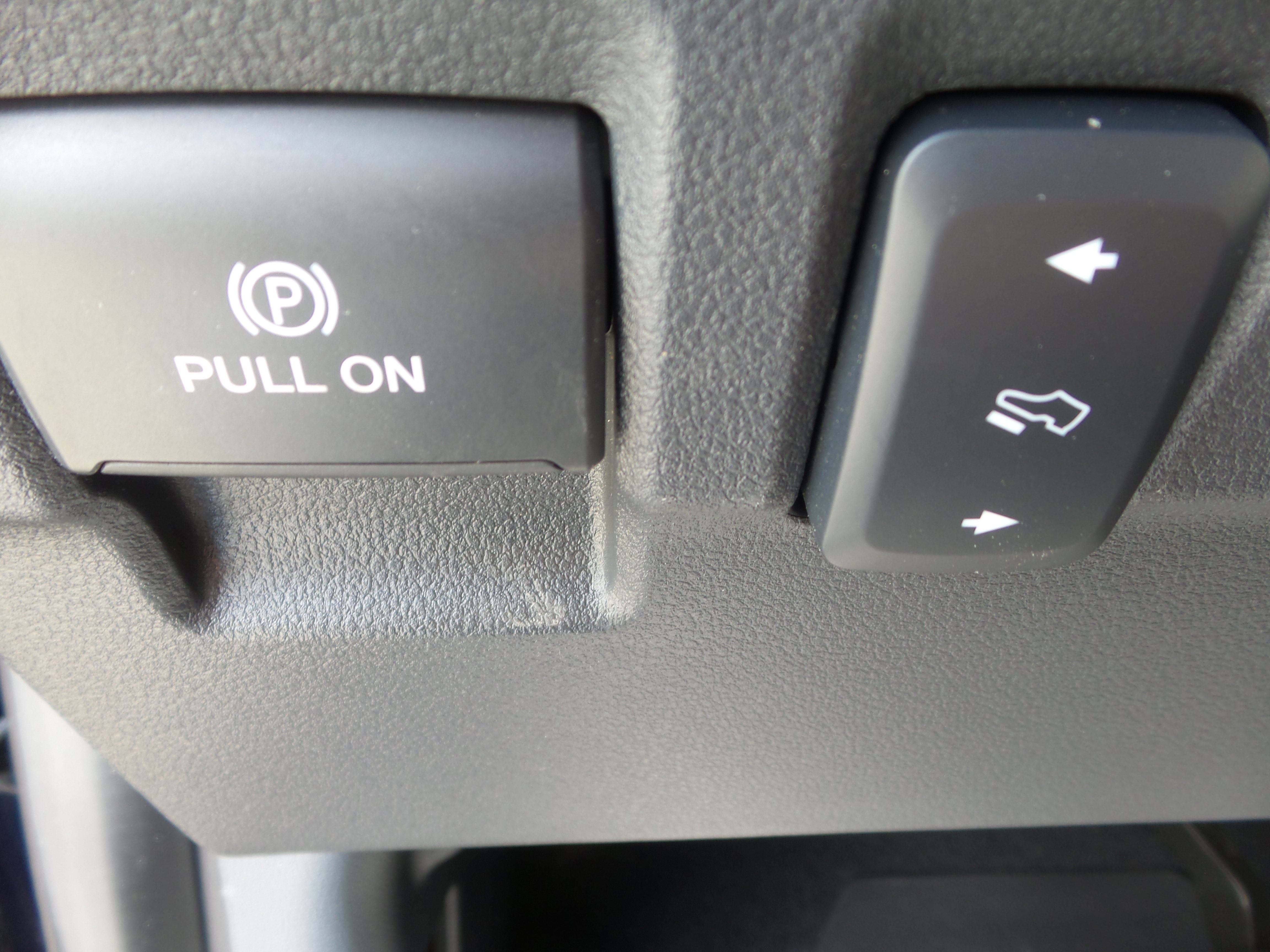 Used 2024 Ford F350 Platinum w/ FX4 Off-Road Package image 75