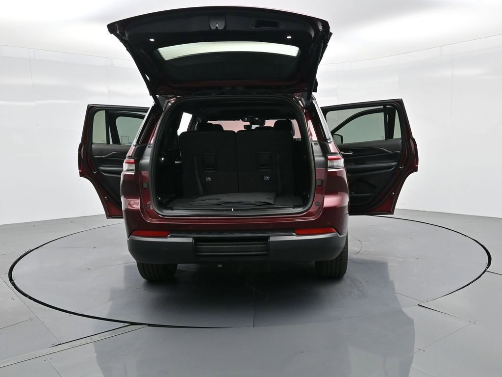 New 2023 Jeep Grand Cherokee L Laredo image 32