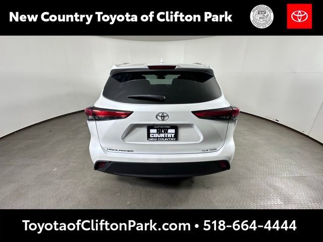 Used 2023 Toyota Highlander XLE image 4