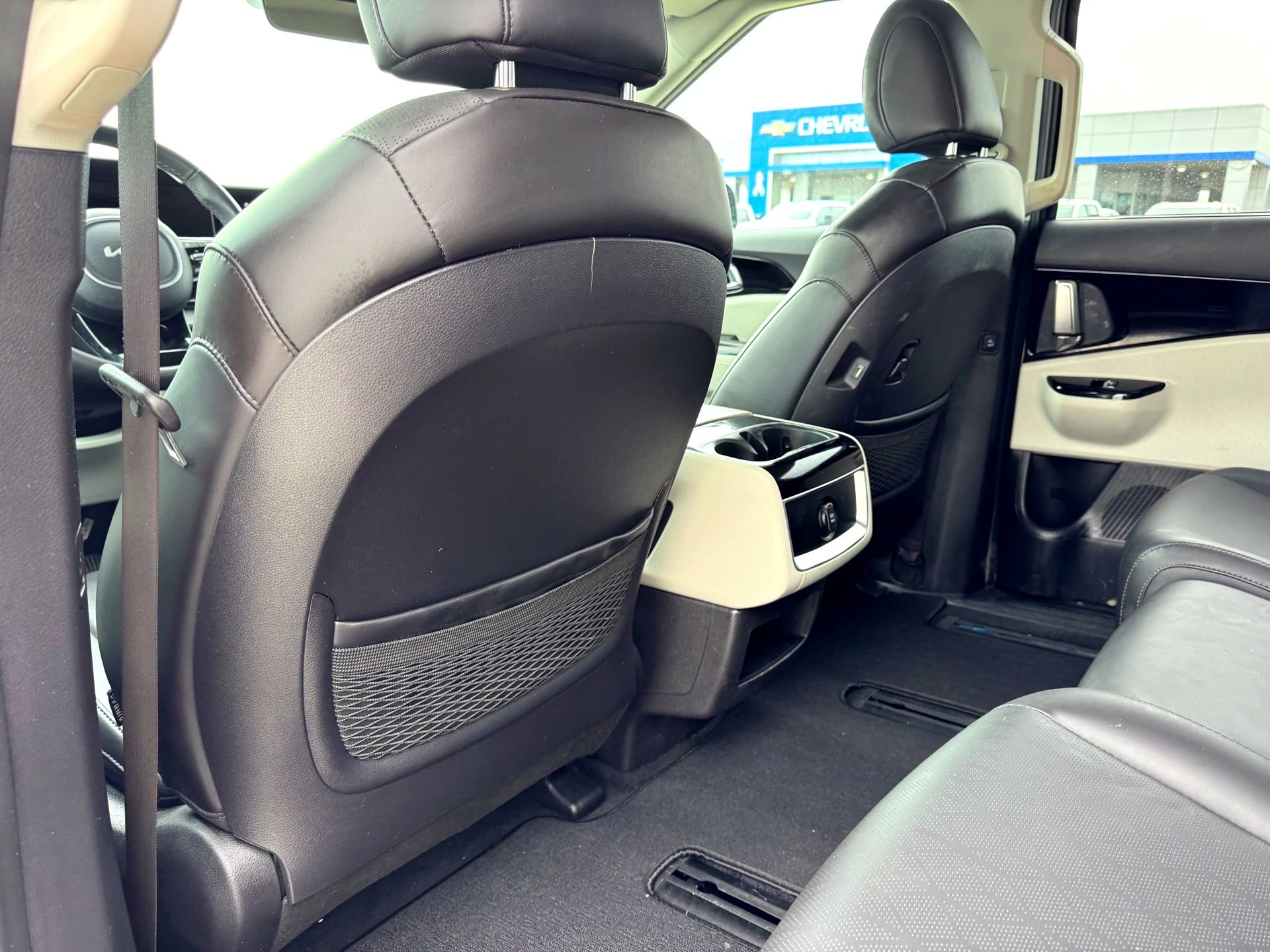 Used 2024 Kia Carnival EX image 19