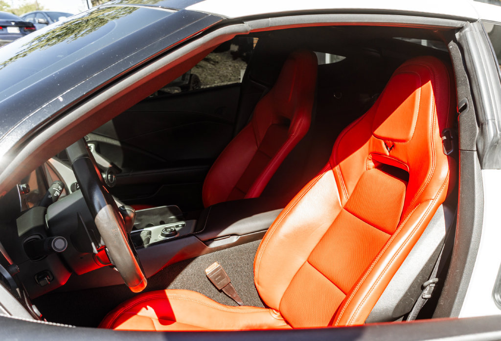 Used 2019 Chevrolet Corvette Stingray Coupe w/ Carbon Flash Badge Package RWD image 9