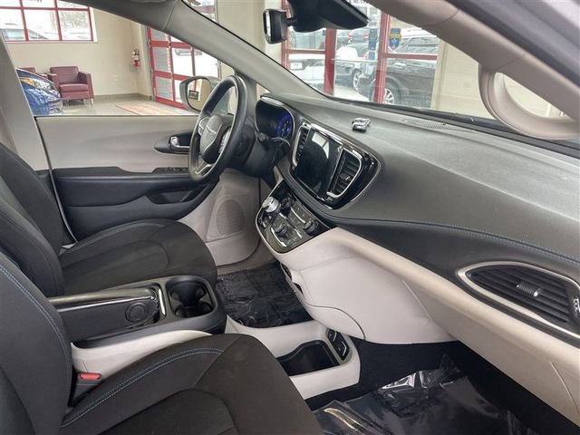 Used 2021 Chrysler Pacifica Touring image 21