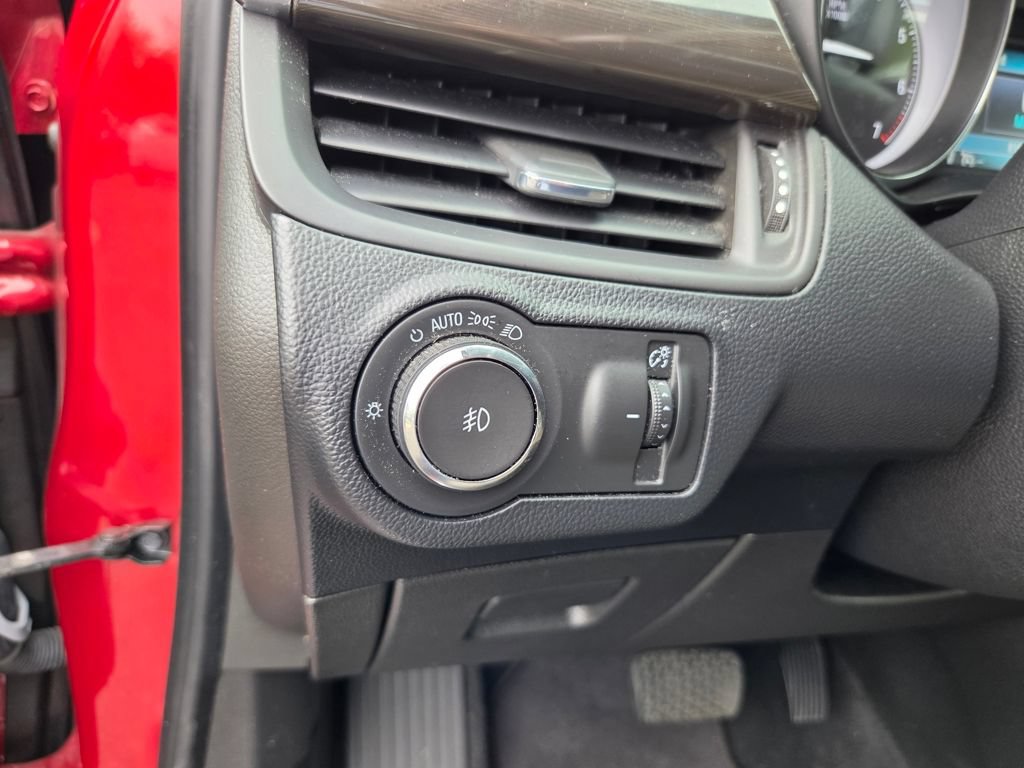 Used 2019 Buick Envision Essence AWD/4WD image 11