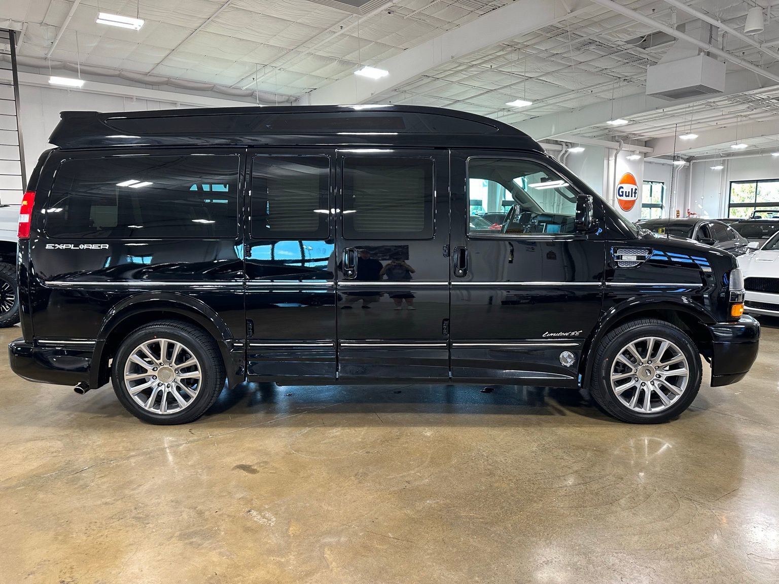 Used 2021 Chevrolet Express 2500 LS w/ Enhanced Convenience Package image 9