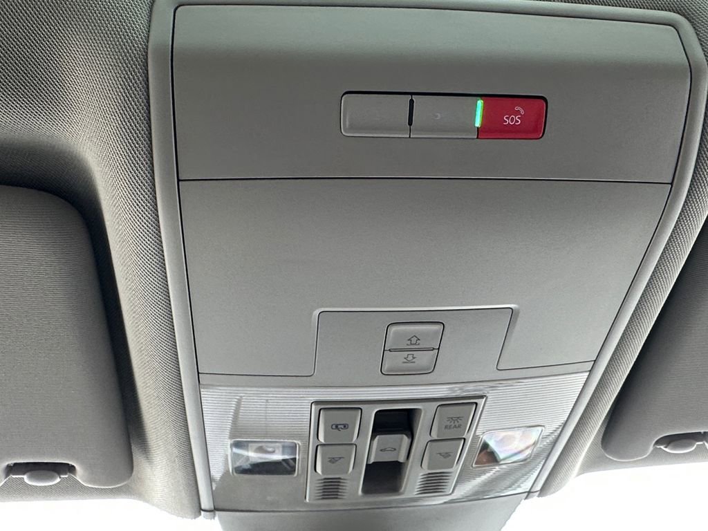 Used 2021 Volkswagen Atlas SEL Premium image 19