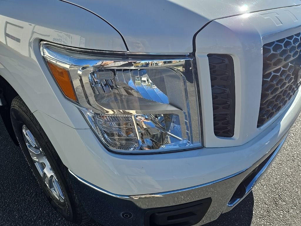 Used 2019 Nissan Titan SV w/ SV Convenience Package image 30