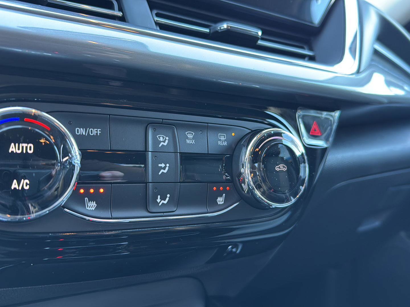 New 2026 Chevrolet Trax LT w/ Driver Confidence Package image 25