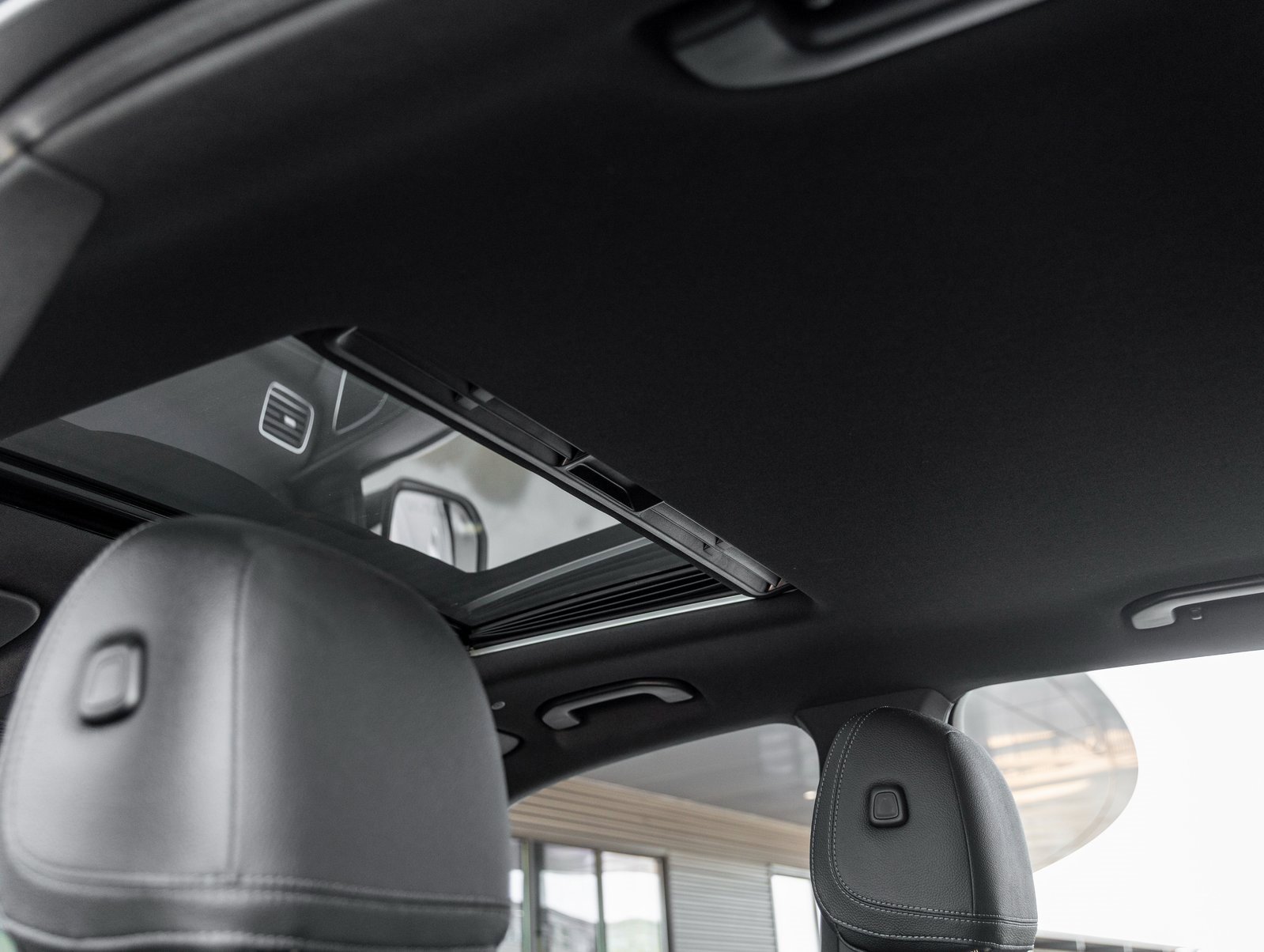 Used 2024 Mercedes-Benz GLE 450 4MATIC w/ AMG Line Exterior image 25