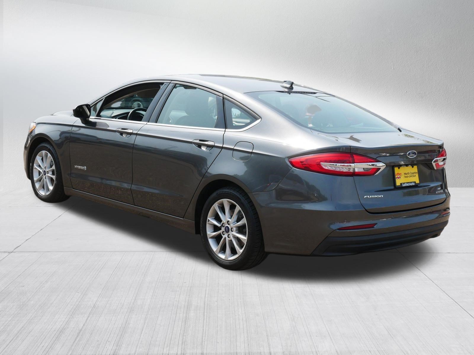 Certified 2019 Ford Fusion SE FWD image 5