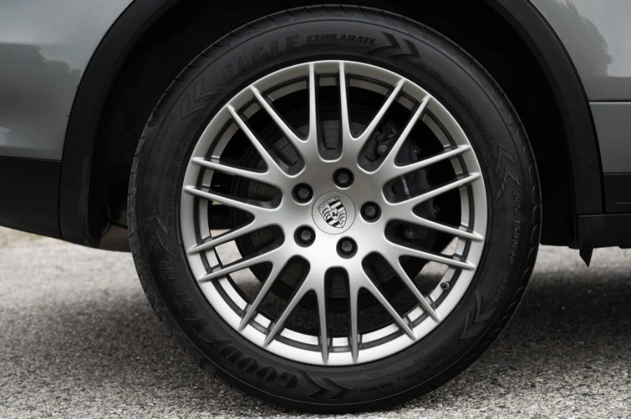 Used 2013 Porsche Cayenne Diesel AWD/4WD image 33