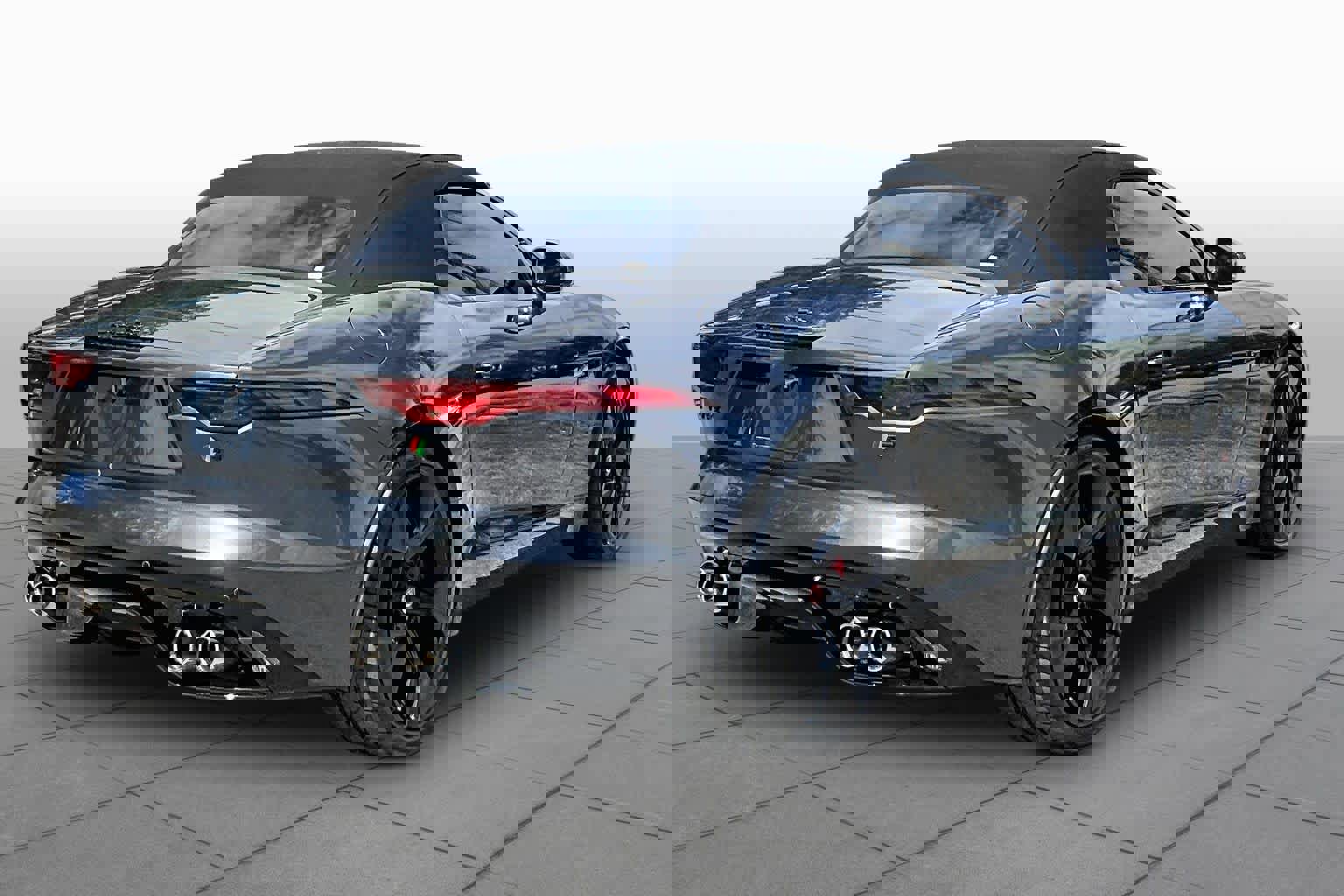 Used 2022 Jaguar F-TYPE Convertible image 13