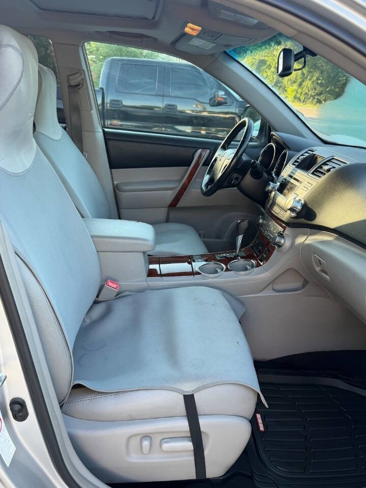 Used 2011 Toyota Highlander Limited w/ Tow Pkg FWD image 15