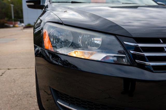 Used 2015 Volkswagen Passat TDI SE FWD image 34
