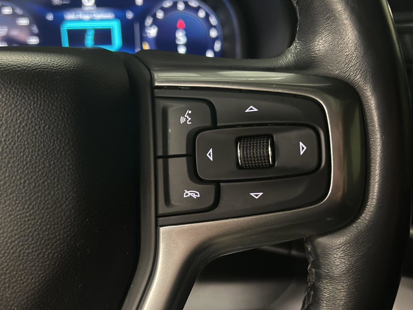 Used 2022 Chevrolet Suburban LT w/ Luxury Package image 15