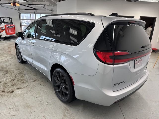 Used 2023 Chrysler Pacifica Touring-L w/ S Appearance Package image 8