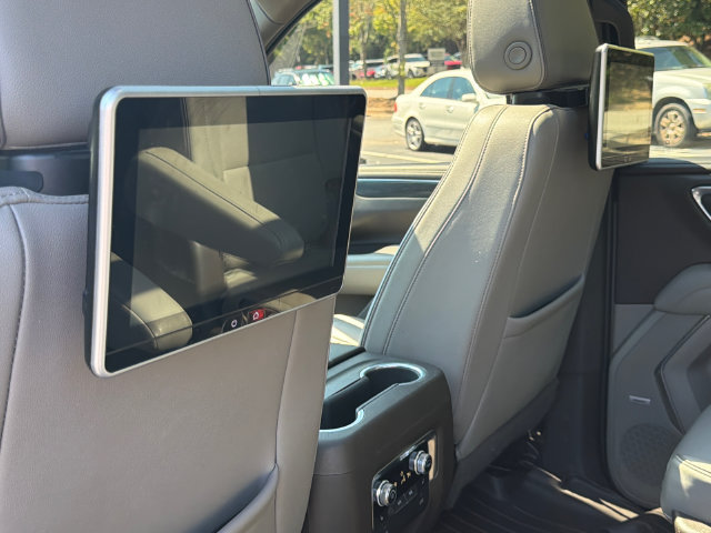 Used 2022 GMC Yukon XL SLT w/ SLT Premium Package RWD image 24