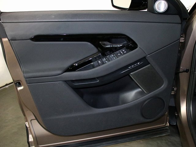 Used 2024 Land Rover Range Rover Evoque Dynamic SE image 23