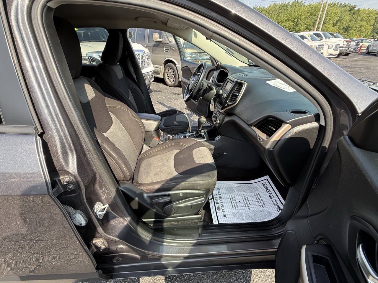 Used 2018 Jeep Cherokee Latitude w/ Altitude Package FWD image 23