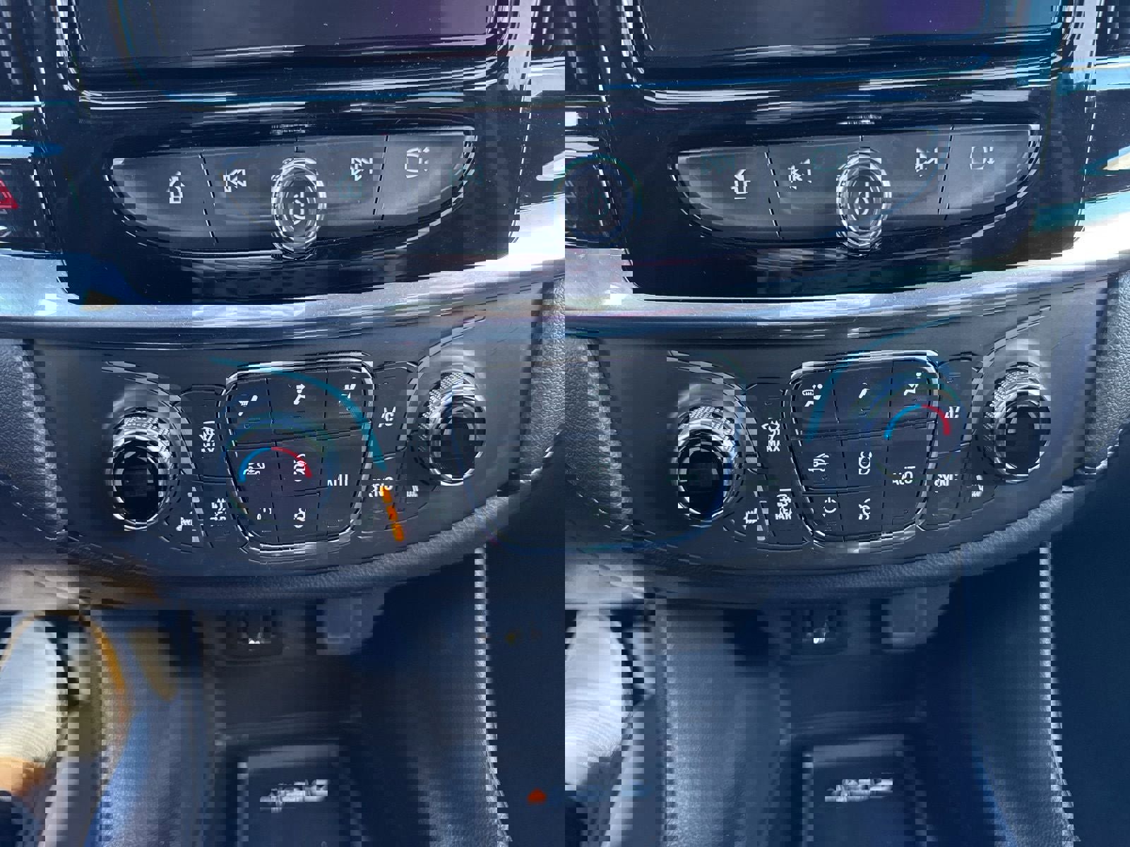 Used 2023 Chevrolet Traverse LT image 17