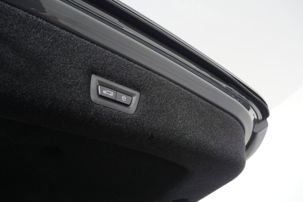 Certified 2023 BMW 760i xDrive w/ Executive Package image 17