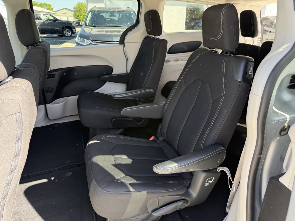 Used 2023 Chrysler Voyager LX FWD image 14