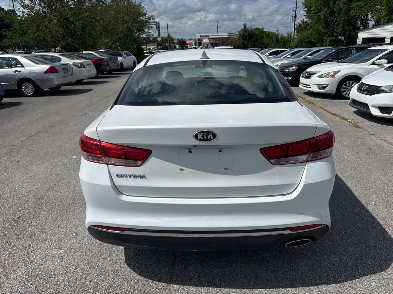 Used 2018 Kia Optima LX w/ 17" Alloy Wheels Package FWD image 6