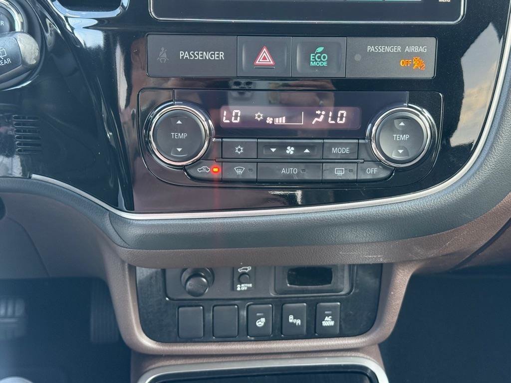 Used 2018 Mitsubishi Outlander SEL AWD/4WD image 34