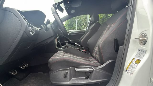 Used 2018 Volkswagen Golf 4-Door FWD image 12