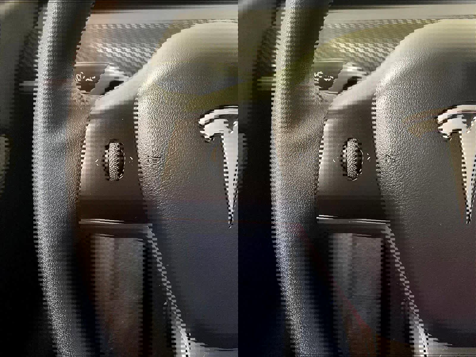 Used 2022 Tesla Model Y Long Range AWD/4WD image 23