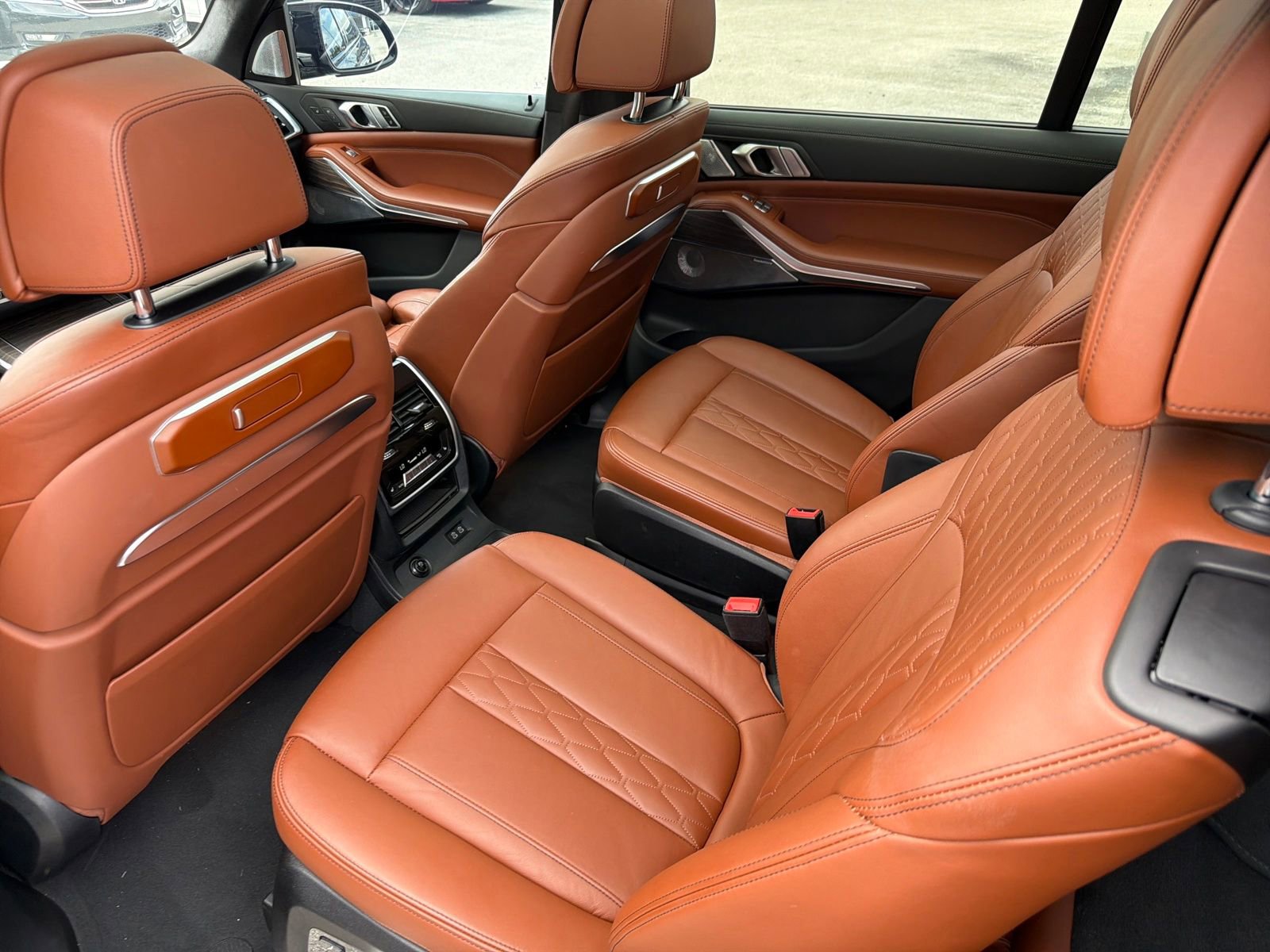 Used 2023 BMW X7 M60i w/ Executive Package image 25