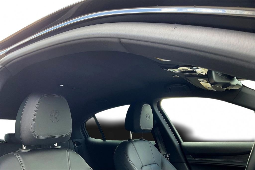 Used 2024 Alfa Romeo Stelvio Sprint image 27