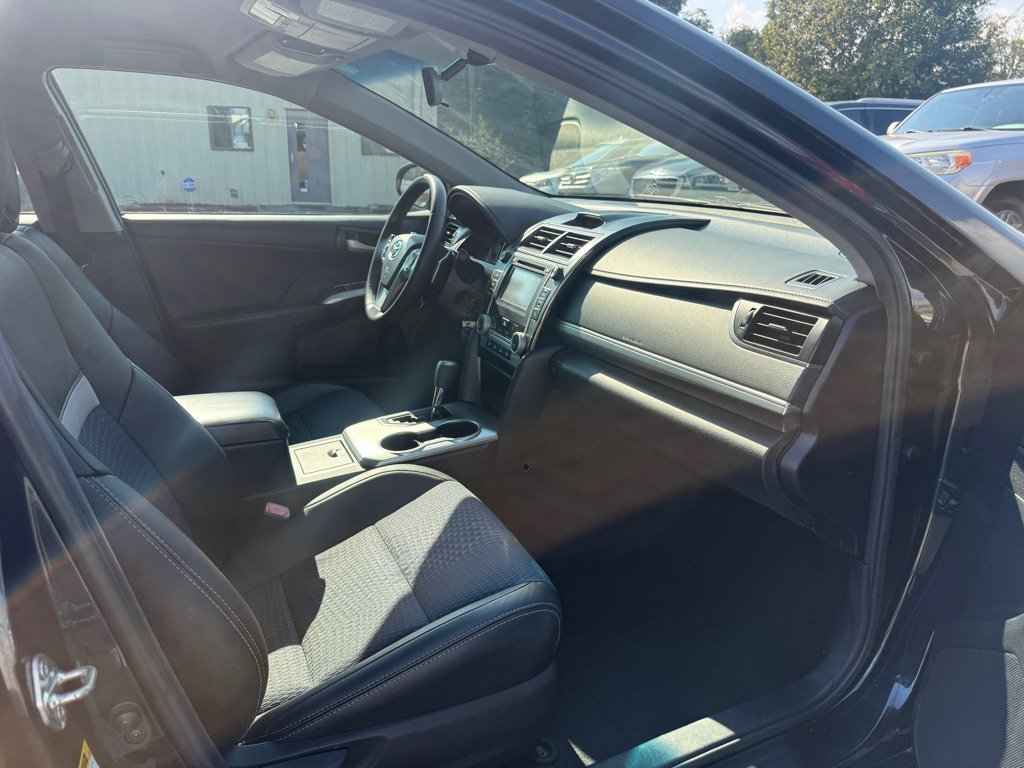 Used 2014 Toyota Camry SE FWD image 14