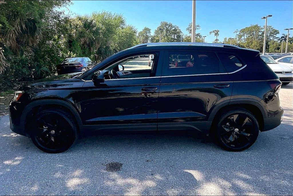 Certified 2025 Volkswagen Taos SE w/ Panoramic Sunroof Package image 8
