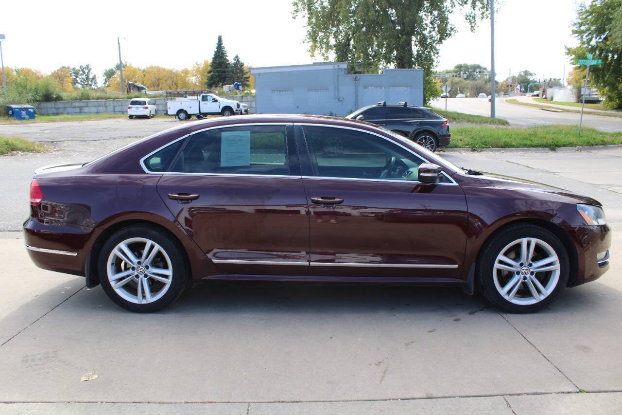 Used 2014 Volkswagen Passat 1.8T SEL Premium FWD image 3