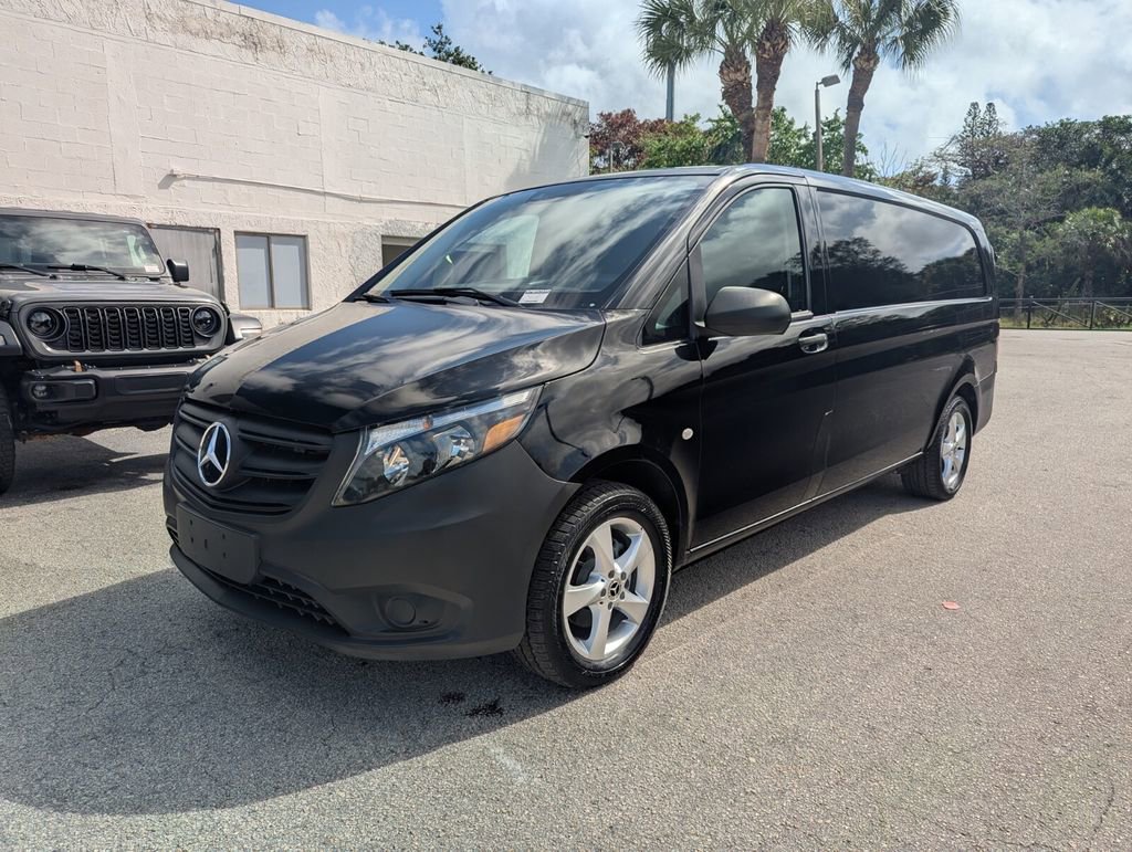 Used 2022 Mercedes-Benz Metris image 3
