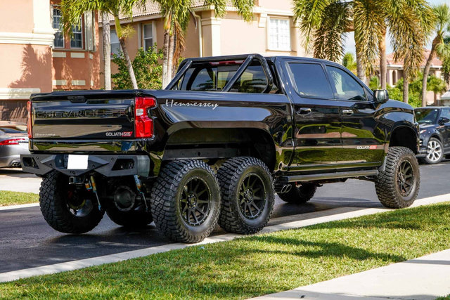Used 2019 Chevrolet Silverado 1500 High Country w/ Technology Package AWD/4WD image 8
