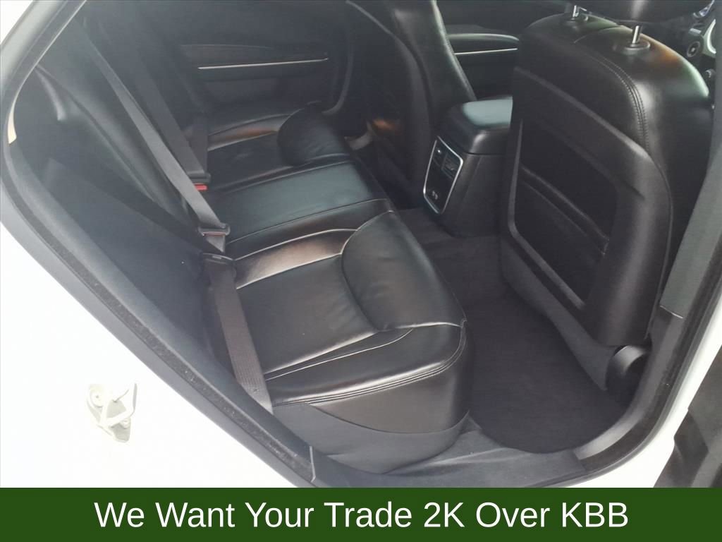 Used 2023 Chrysler 300 Touring L image 18