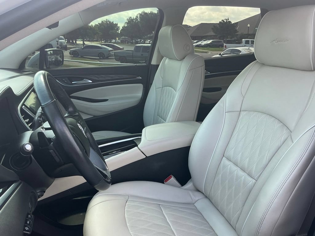 Used 2023 Buick Enclave Avenir w/ Avenir Technology Package AWD/4WD image 17