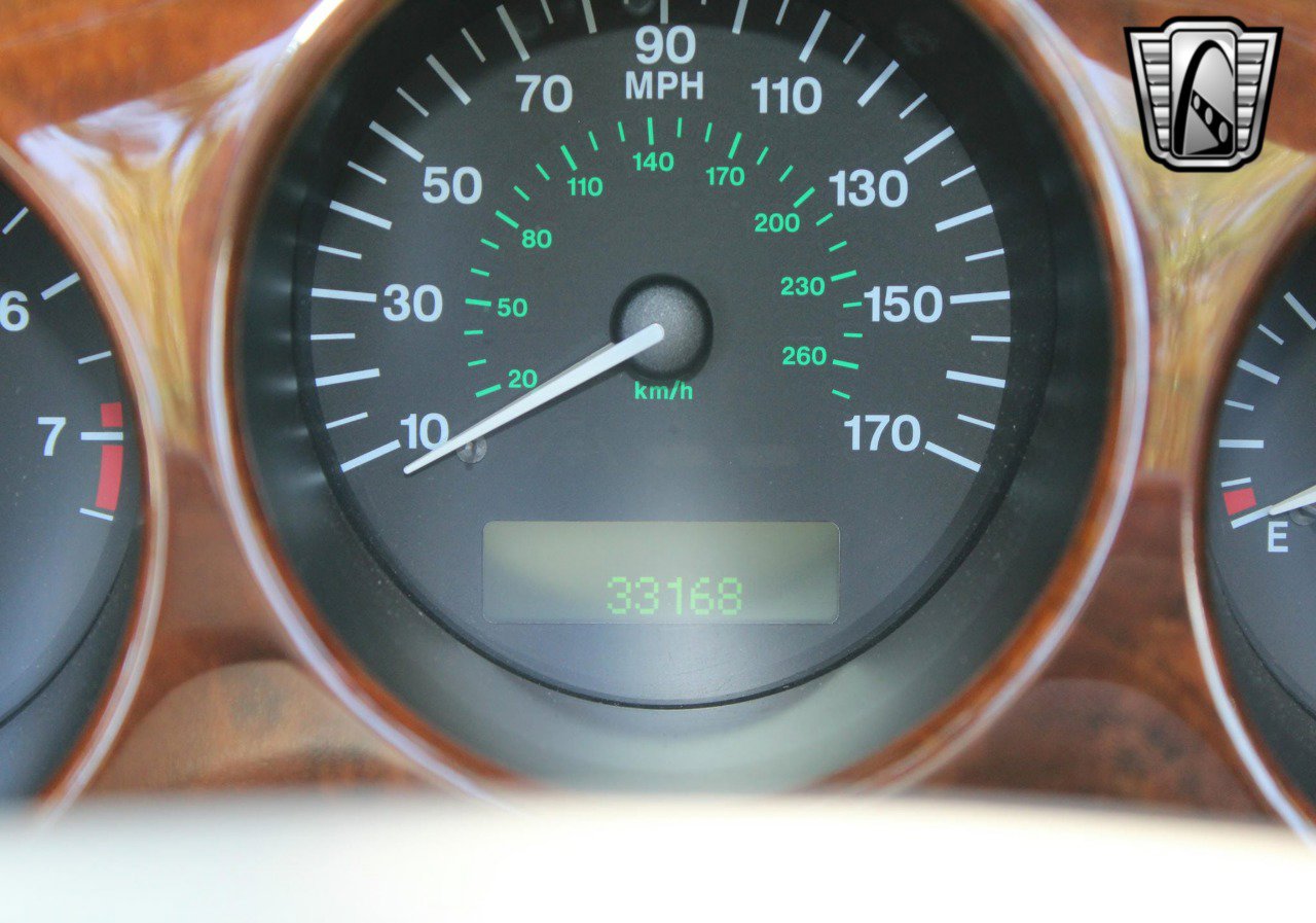 Used 2002 Jaguar XK8 Convertible image 19
