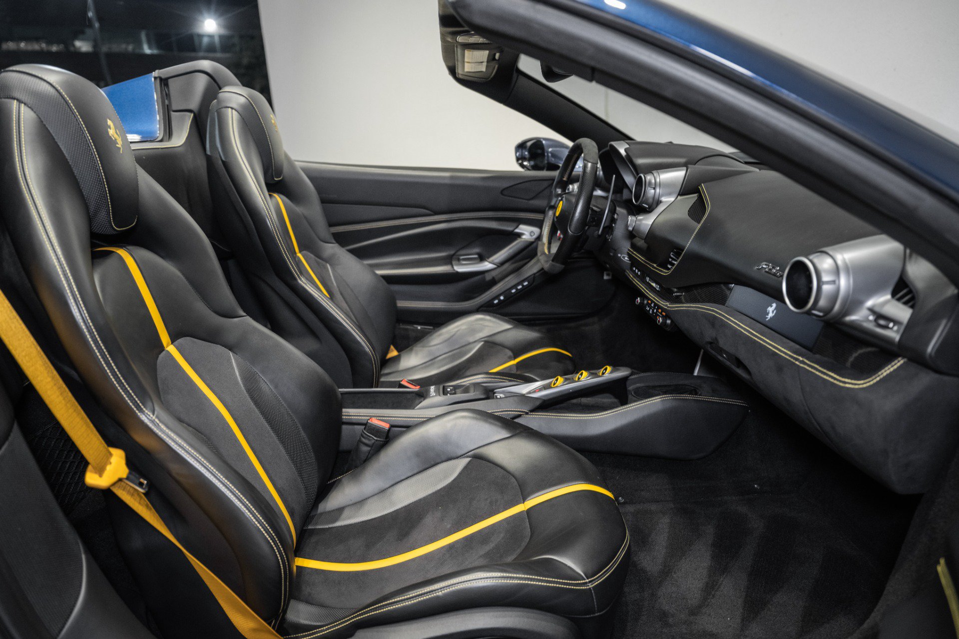 Used 2023 Ferrari F8 Tributo RWD image 17
