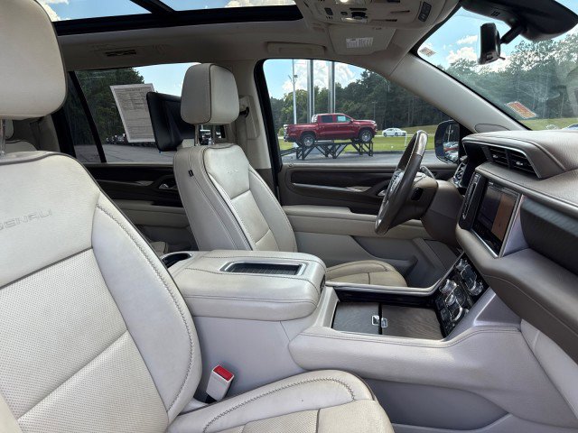 Used 2021 GMC Yukon XL Denali w/ Denali Premium Package image 12