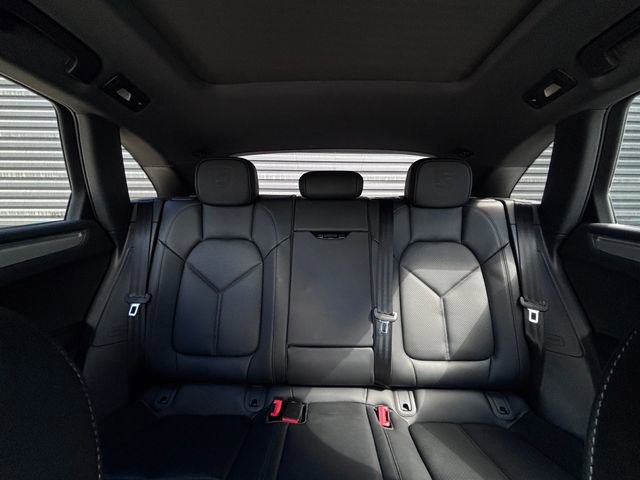 Certified 2026 Porsche Macan image 26