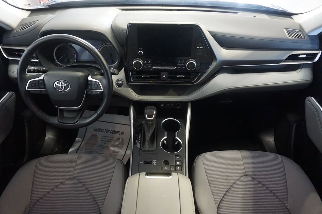 Used 2023 Toyota Highlander LE image 24