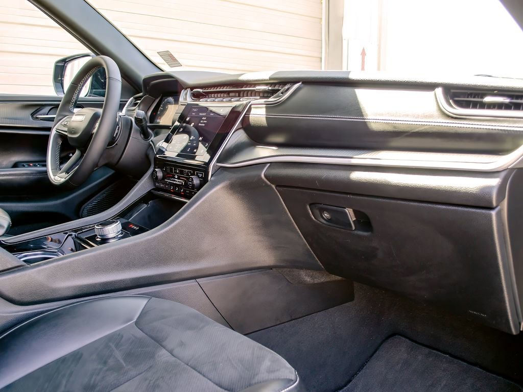 Used 2023 Jeep Grand Cherokee L Laredo image 39