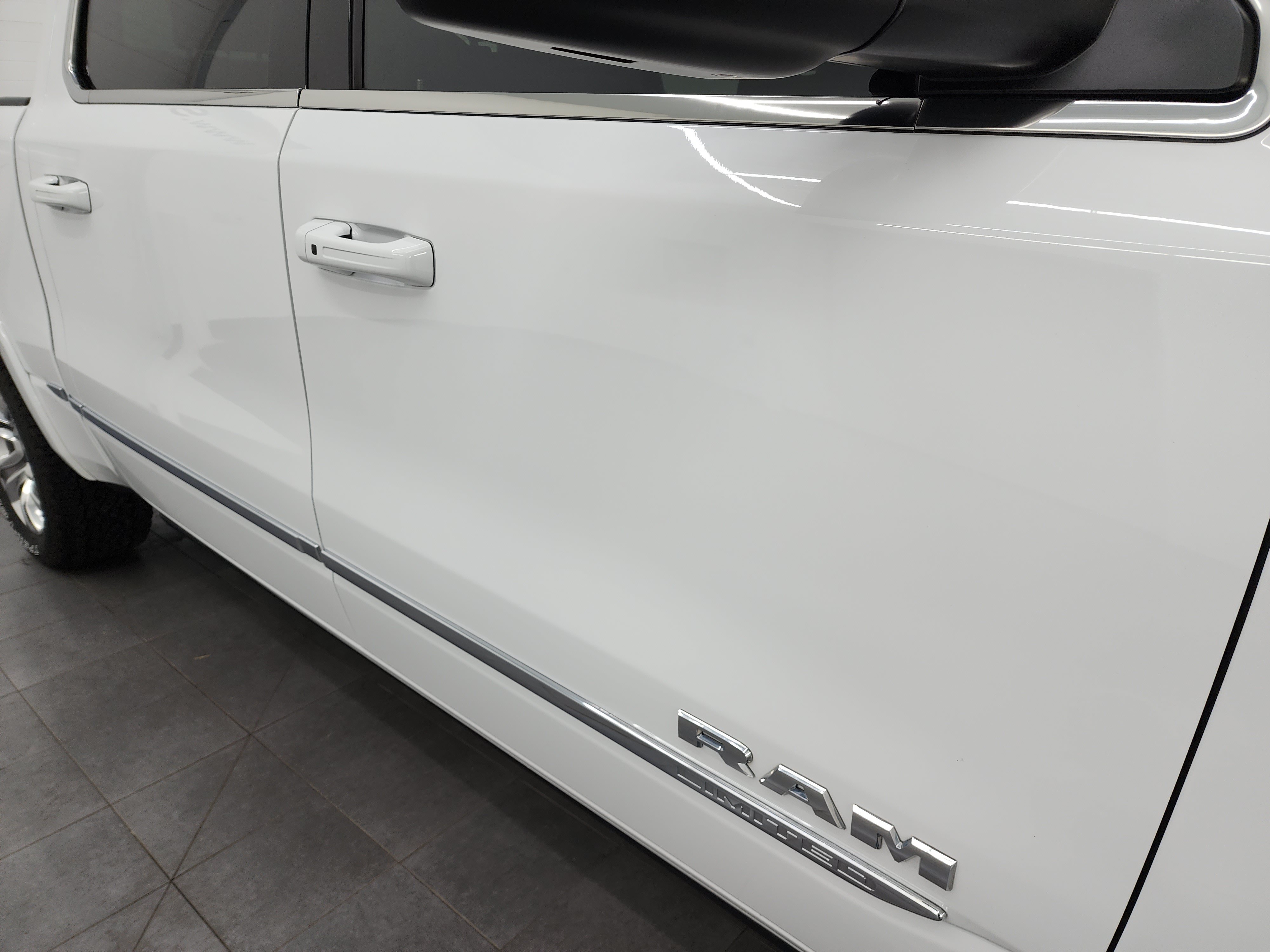 Used 2023 RAM 1500 Limited AWD/4WD image 25