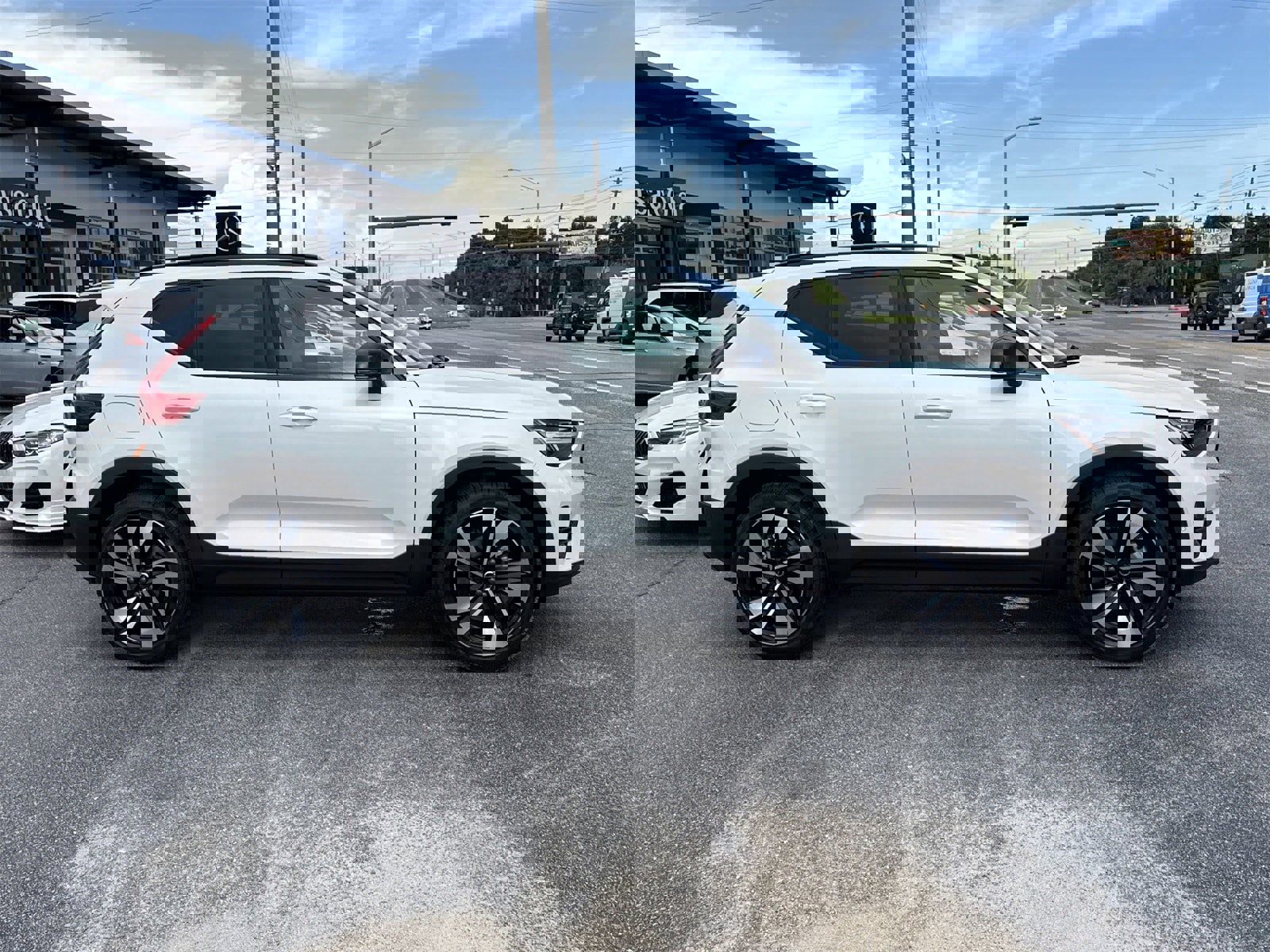 New 2026 Volvo XC40 B5 Ultra w/ Protection Package Premier image 6
