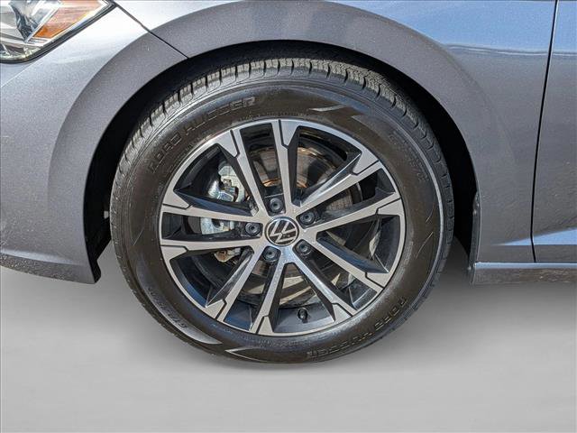 Used 2023 Volkswagen Jetta Sport image 9