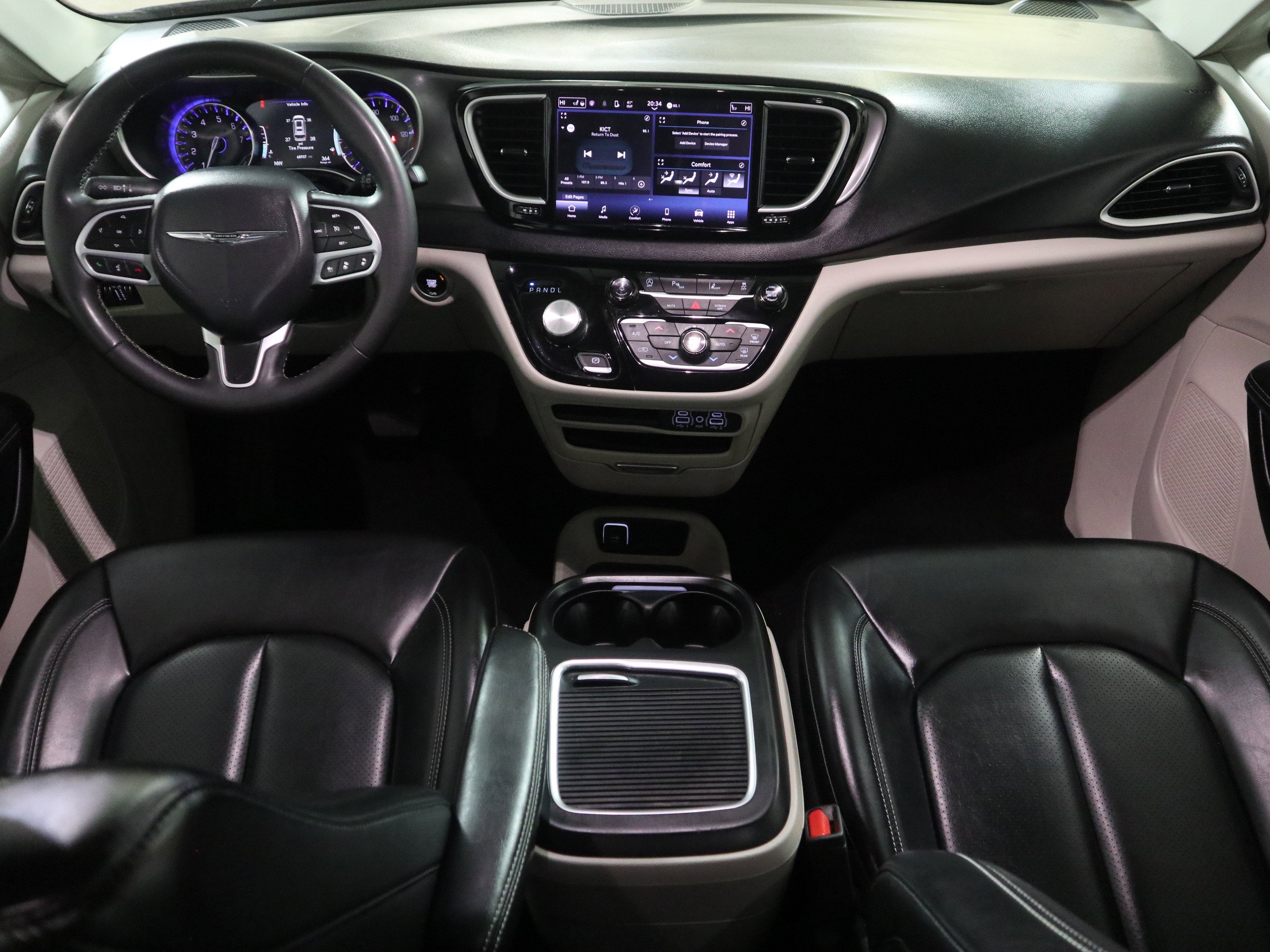Used 2023 Chrysler Pacifica Touring-L image 15