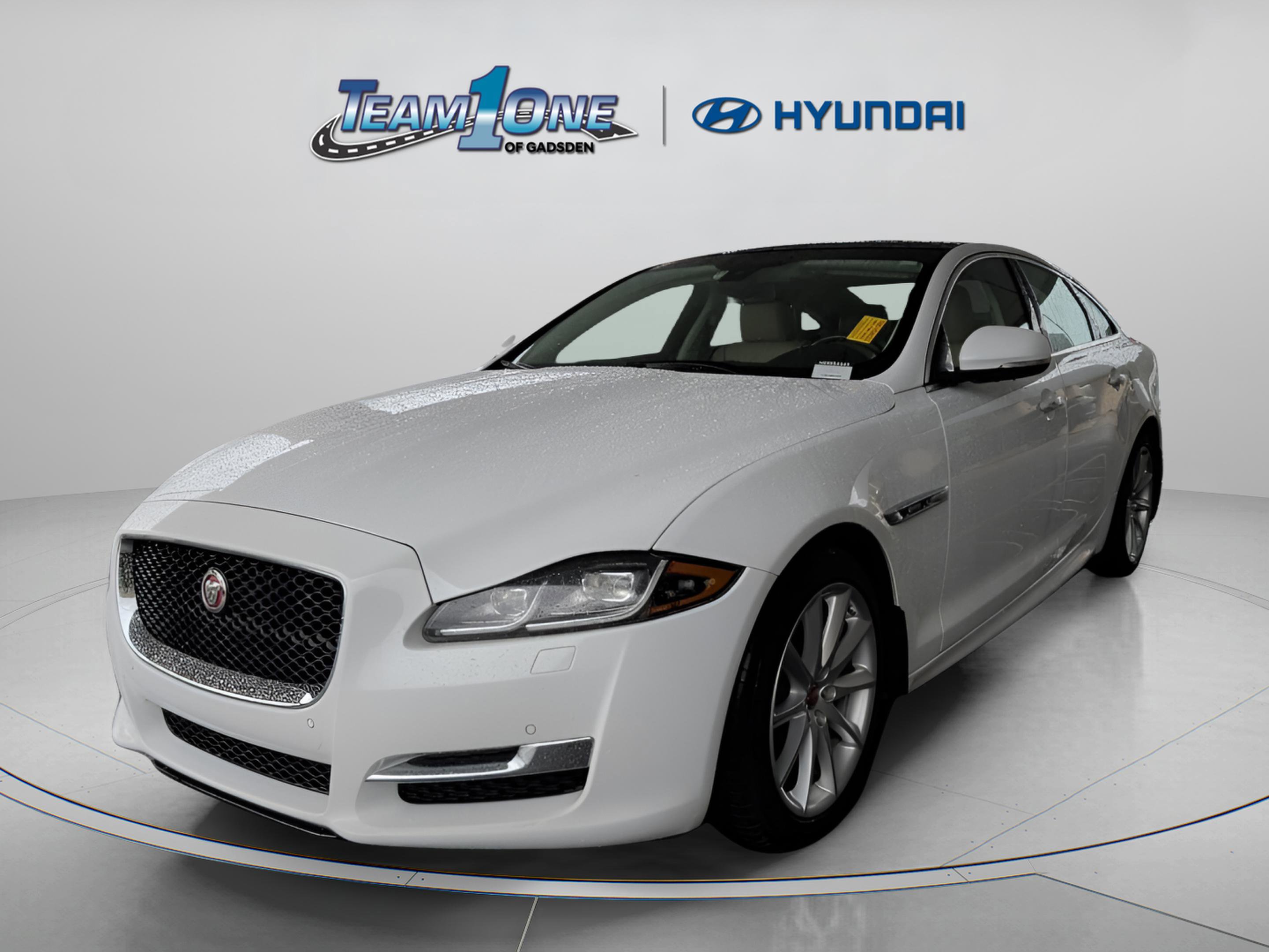 Used 2017 Jaguar XJ R-Sport image 4