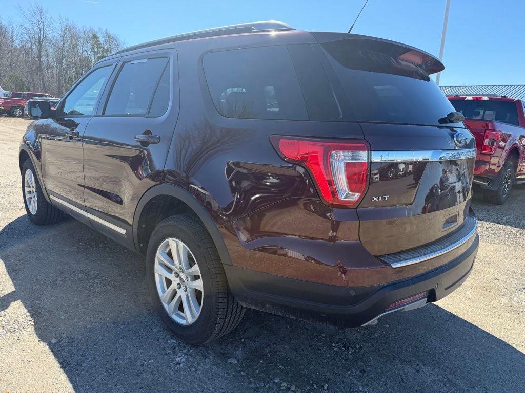Used 2018 Ford Explorer XLT w/ Equipment Group 202A image 3